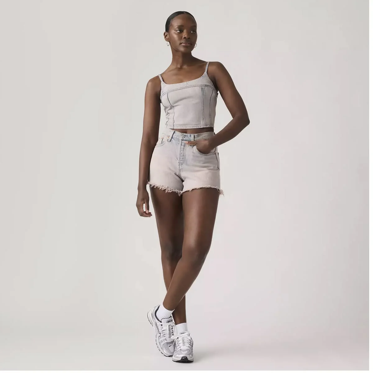 LEVI'S - 501® CURVE SHORT ROSE UP RAW HEM - Image 5
